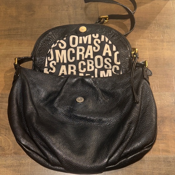 Marc Jacobs Black Leather Shoulder Bag with Gold Accents - Picture 6 of 7